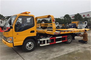 和县哪里有拖车服务